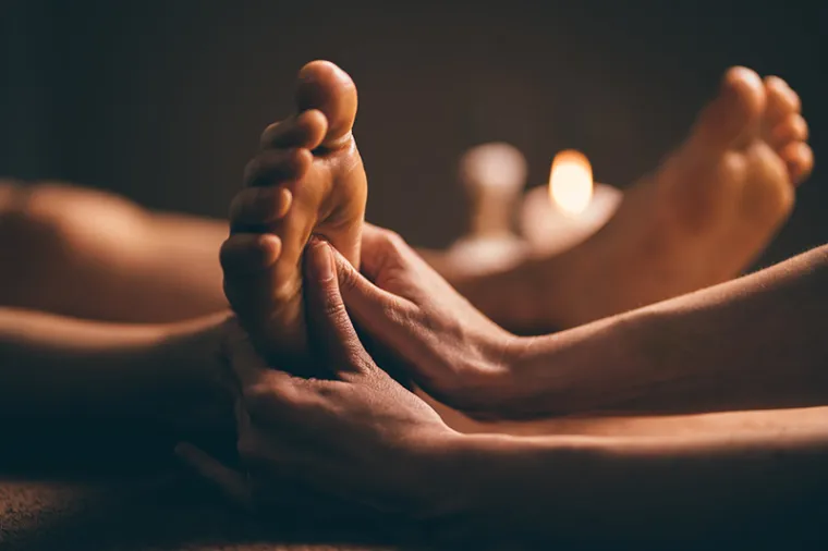 Réflexologie plantaire avec une naturopathe pour booster le système immunitaire, Cavaillon, Hélène Rey